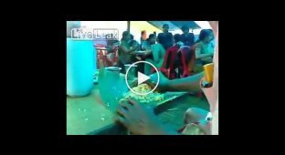 Как едят рис настоящие индийские мужчины