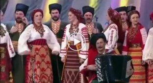 Кубанский хор поет на украинском языке