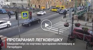 Автомобиль из кортежа ПМЭФ протаранил легковушку в центре Петербурга