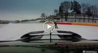 На сноуборде за Nissan GT-R по треку Спа-Франкоршам