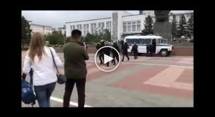 В Улан-Удэ проходят столкновения между сторонниками шамана и сотрудниками ОМОНа