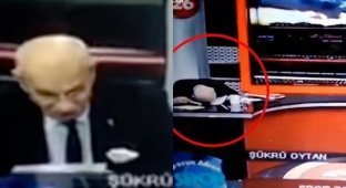 Турецкий ведущий перенес сердечный приступ прямо во время спортивного репортажа (2 фото + 1 видео)