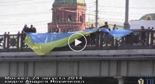 Украинский флаг у Кремля