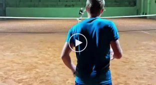 Неожиданный финт от теннисиста