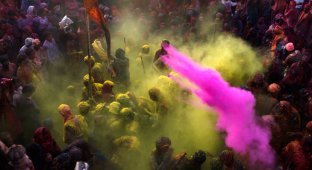 Фестиваль красок Латхмар Холи в Индии (22 фото)