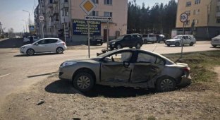 Знак "Стоп" для дураков! Авария на перекрестке в Свердловской области (3 фото + 1 видео)