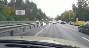 У человека почти получилось обхитрить пробку на дороге Житомир - Киев