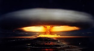 Ядерный взрыв (2 фото)