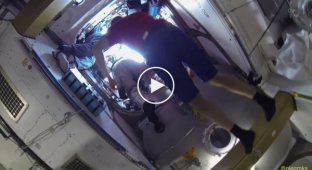 Российский космонавт заснял тайфун с борта МКС