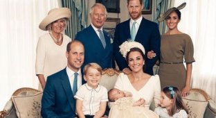 Британская королевская семья поделилась новыми снимками с крещения малыша (7 фото)
