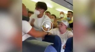 Пассажиры самолета, летевшего на Ибицу, подрались из-за маски