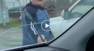 Дорожный конфликт под Краснодаром мужчина с монтировкой напал на автомобилистку