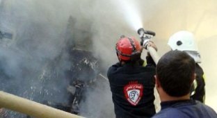 В Сирии разбомбили турецкий конвой с гуманитарной помощью (6 фото + видео)