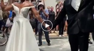 В Филадельфии афроамериканская пара решила пожениться во время протеста