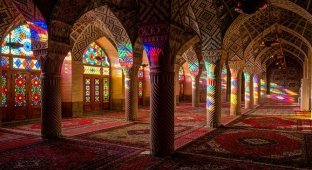 Уникальная красота витражей мечети Насир аль-Мульк (17 фото)