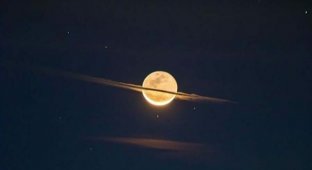 Великолепное фото луны, внешне напоминающую гигантскую планету Сатурн (3 фото)