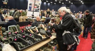 Оружейный рынок в Бельгии (22 фото)