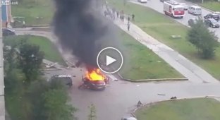 Взрыв машины во дворе