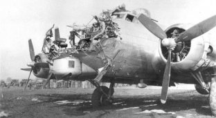 B–17 - живучий бомбардировщик (33 фото)