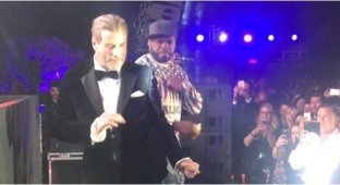 Джон Траволта станцевал в Каннах во время выступления 50 Cent (1 фото + 2 видео)