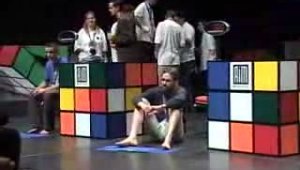 Конкурс по собиранию кубика рубика ногами