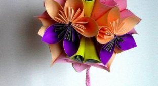 Новогоднее украшение: шарик из бумажных цветов