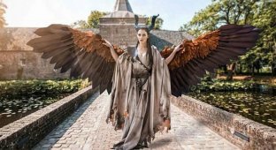 Косплеер создала эпичные крылья для костюма, которыми она может двигать в любой момент (13 фото)