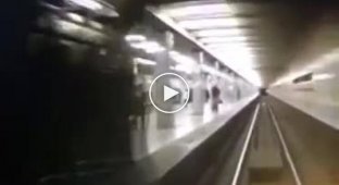 Самоубийца в метро