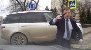 Ростовский депутат Игорь Амураль с оружием в руках напал на автомобилиста (3 фото + видео)