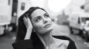 Анджелина Джоли впервые после развода засветилась в дерзкой фотосессии (10 фото)