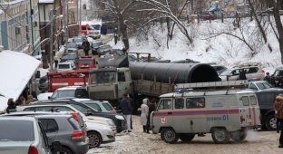 В Н.Новгороде МАЗ повредил 19 припаркованных авто (4 фото + видео)