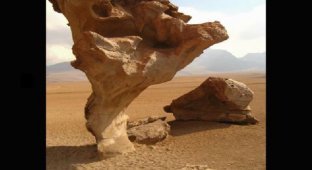Необычные скалы и камни в разных точках мира (36 фото)