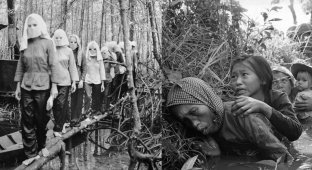15 мрачных снимков времен войны во Вьетнаме (16 фото)