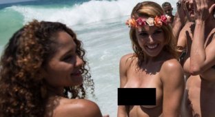 Бразильянки в Рио-де-Жанейро оголили грудь в знак протеста (36 фото) (эротика)