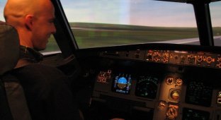 Учебный тренажер самолета A320 (13 фото)