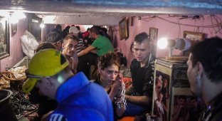 Подземный притон румынских наркоманов (21 фото)