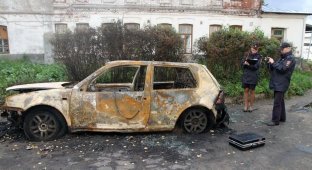 Молодая пара из Костромы сожгла 3 машины и дом ради эффектных селфи (3 фото)