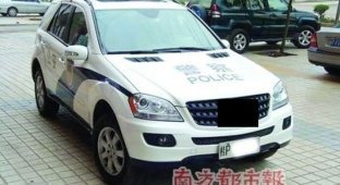 Китайские полицейские пытаются надурить налогоплатильщиков (3 фото)