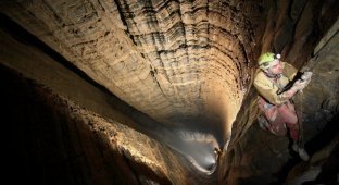 Путешествие к центру Земли: ученые открыли самую глубокую в мире пещеру (4 фото)