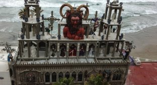 Американец Тони Уэллс построил причудливый "Замок Дьявола" в Мексике (14 фото + видео)