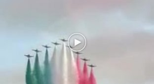Итальянские военные поддержали свой народ необычным образом