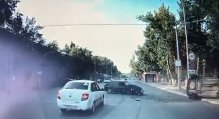 В Казахстане шесть человек пострадали в ДТП (4 фото + 1 видео)