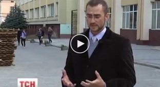 Десять лет тому в Ивано-Франковске, студент кинул яйцо в Януковича