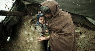 Смертоносная зима – дети умирают в лагере для беженцев в Кабуле (18 фото)