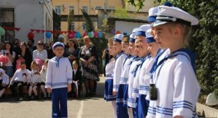 В Севастополе Росгвардия приняла «военный парад» в детском саду (4 фото)