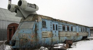 Советский реактивный поезд, который должен был изменить будущее (5 фото)