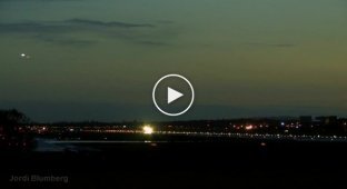 Красивый Timelapse аэропорта во время восхода солнца