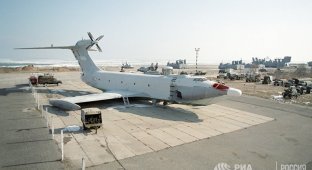 Экраноплан возвращается: Россия построит новую модель самого странного самолета в мире (6 фото + 1 видео)