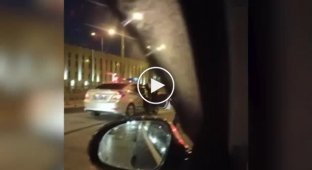 Водитель BMW устроил ДТП на Пискаревском проспекте в Санкт-Петербурге, но сбежал от полиции (мат)