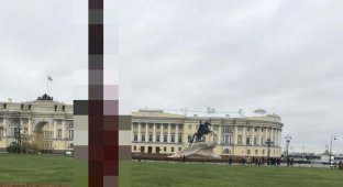 Интересный арт-объект был установлен рядом с конституционным судом в Санкт-Петербурге (6 фото)